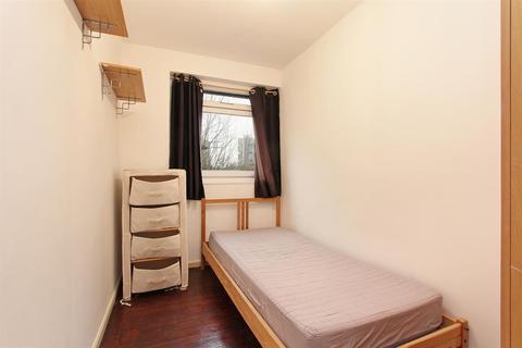 Flat 34, Dighton Court John Ruskin Street, London, SE5 0PR