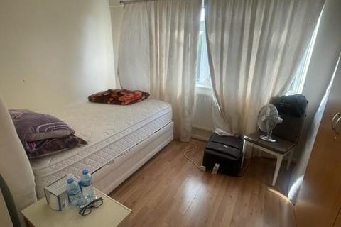 2 bedroom maisonette to rent - Blaydon Close