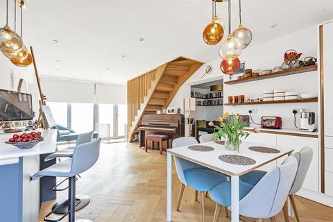 10 Tilson Close, London, SE5 7TZ