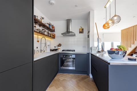 10 Tilson Close, London, SE5 7TZ