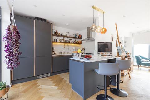10 Tilson Close, London, SE5 7TZ