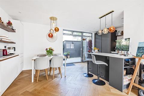 10 Tilson Close, London, SE5 7TZ