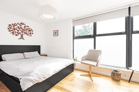 10 Tilson Close, London, SE5 7TZ