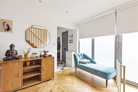 10 Tilson Close, London, SE5 7TZ