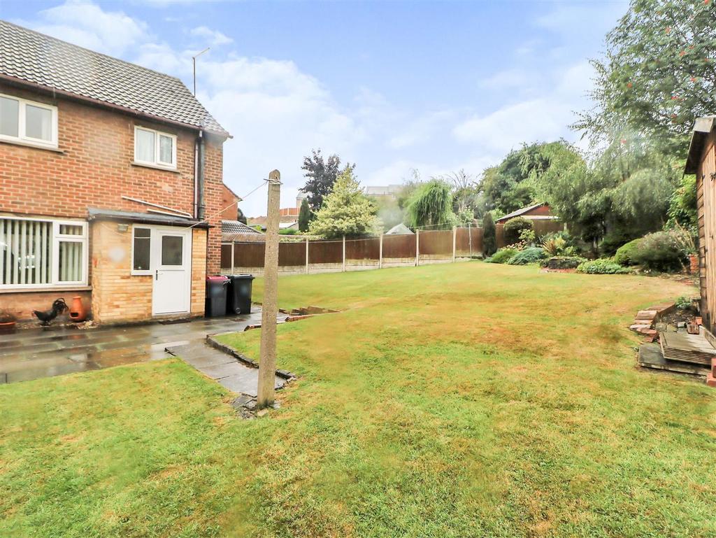 Priestley Avenue, Rawmarsh, Rotherham 3 bed semidetached house for
