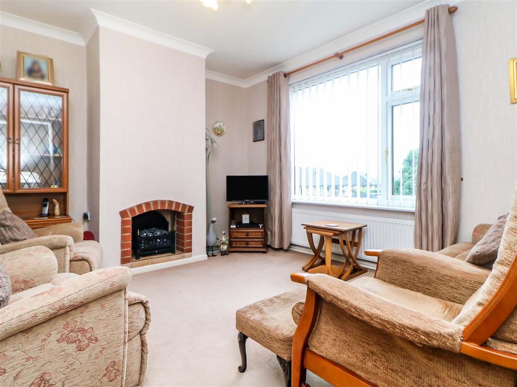 Priestley Avenue, Rawmarsh, Rotherham 3 bed semidetached house £115,000