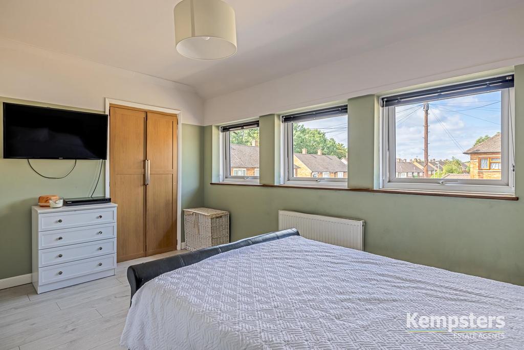 Bedroom 1 3rd.jpg
