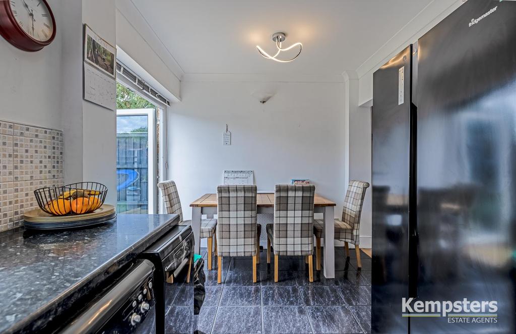 Kitchen 5.jpg