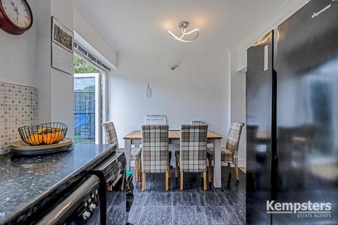 120 Cherwell Grove, South Ockendon, RM15 6AS