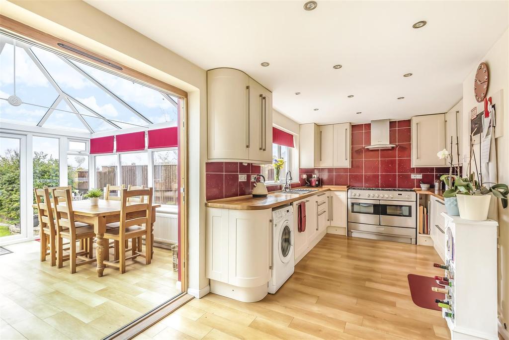 Parkfield Crescent, Taunton 5 bed detached house £625,000