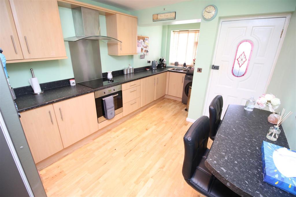 Joseph Luckman Road, Bedworth 3 bed terraced house £210,000