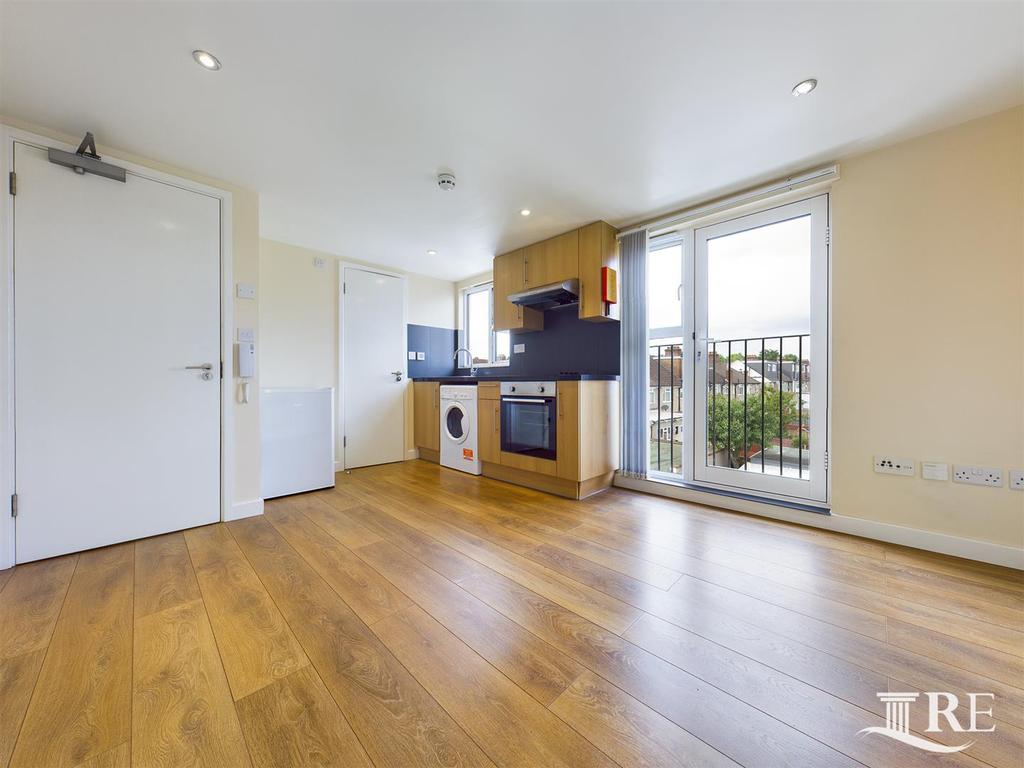 Dunster Drive, NW9 8EE 1 bed flat £1,200 pcm (£277 pw)