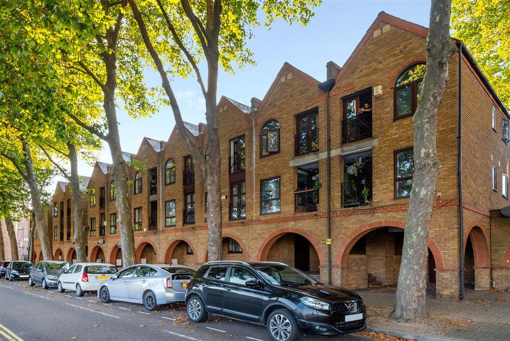 Brunswick Quay, London SE16 2 bed apartment £2,000 pcm (£462 pw)