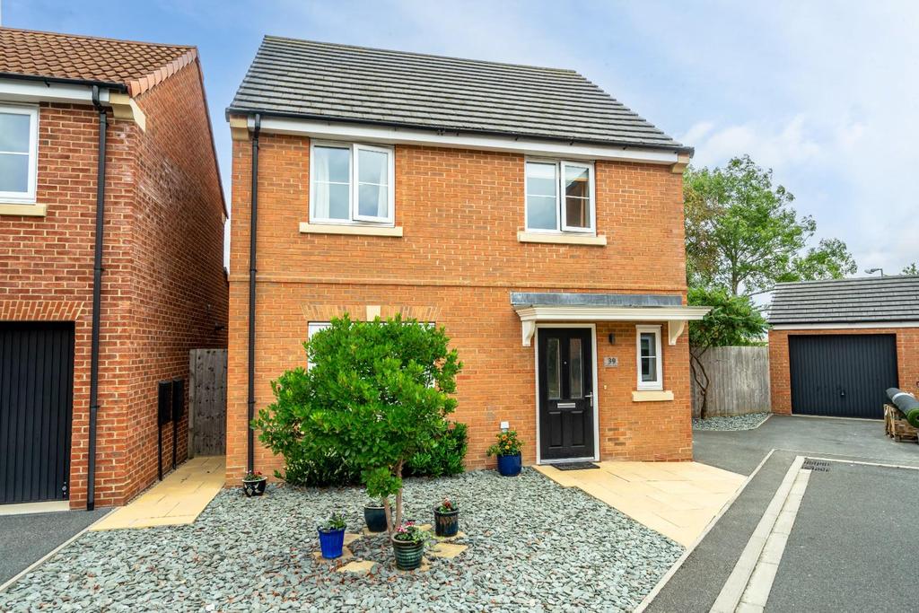 Hardwicke Close, York 3 bed detached house £350,000