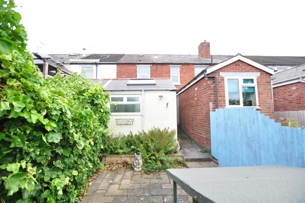 Stourbridge Road, Halesowen 2 bed terraced house £180,000