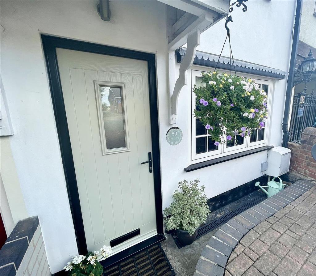 Stourbridge Road, Fairfield, Bromsgrove 2 bed cottage for sale £285,000