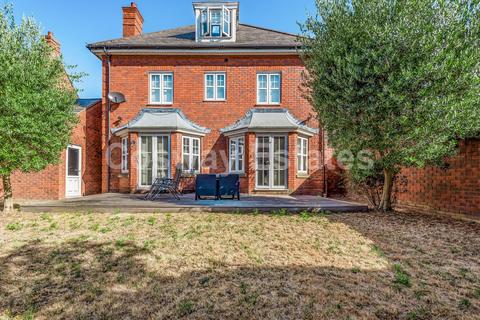 31 Kingsbridge Drive, London, NW7 1GH