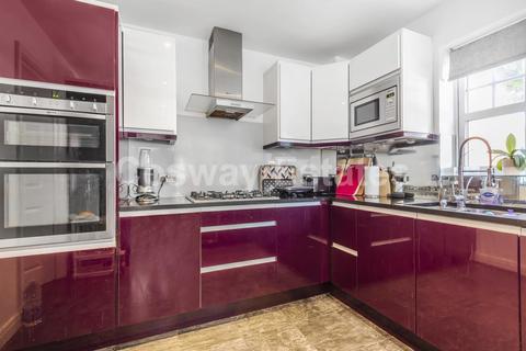 31 Kingsbridge Drive, London, NW7 1GH