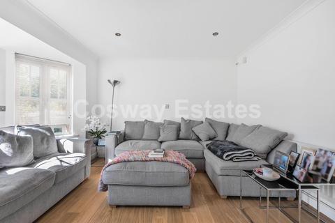 31 Kingsbridge Drive, London, NW7 1GH