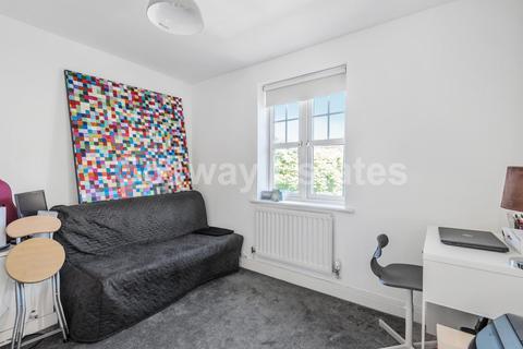 31 Kingsbridge Drive, London, NW7 1GH