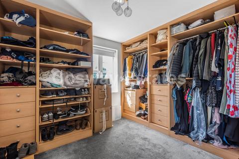 31 Kingsbridge Drive, London, NW7 1GH