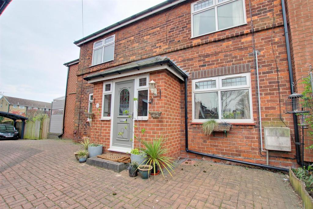 Admiral Walker Road, Beverley 4 bed end of terrace house £330,000
