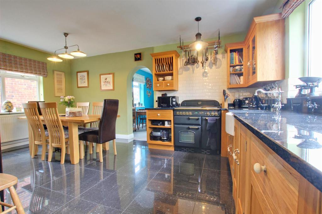 Admiral Walker Road, Beverley 4 bed end of terrace house £330,000