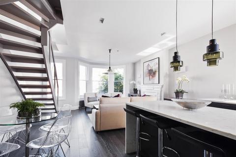 97b Bathurst Gardens, London, NW10 5JJ