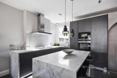 97b Bathurst Gardens, London, NW10 5JJ