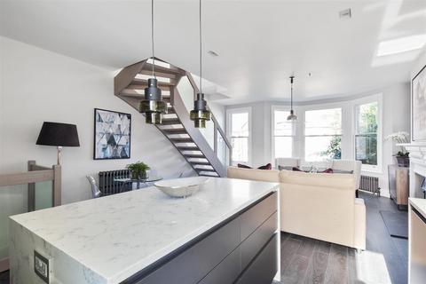 97b Bathurst Gardens, London, NW10 5JJ