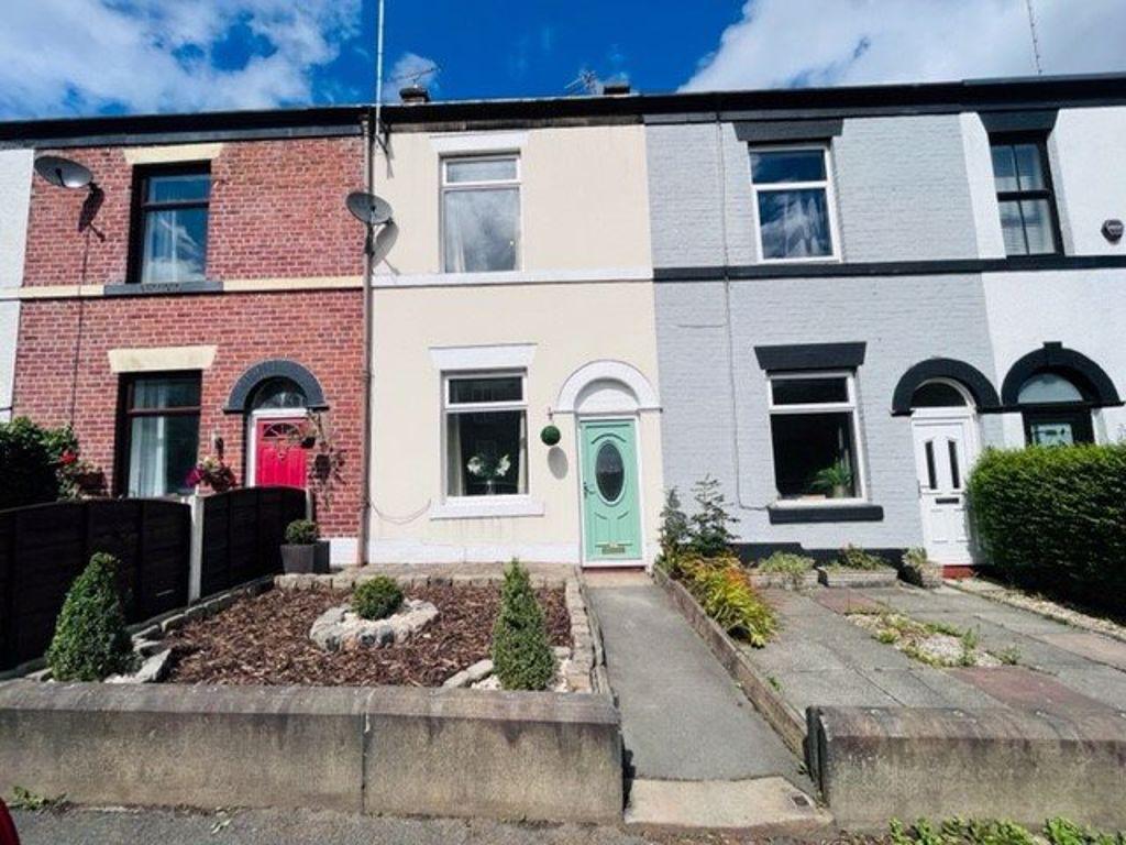 Walshaw Road, Bury, BL8 3AR 2 bed terraced house £850 pcm (£196 pw)