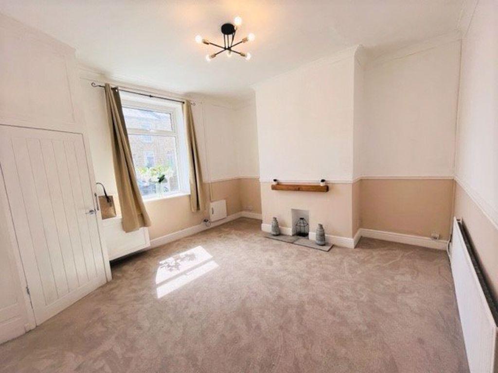 Walshaw Road, Bury, BL8 3AR 2 bed terraced house £850 pcm (£196 pw)