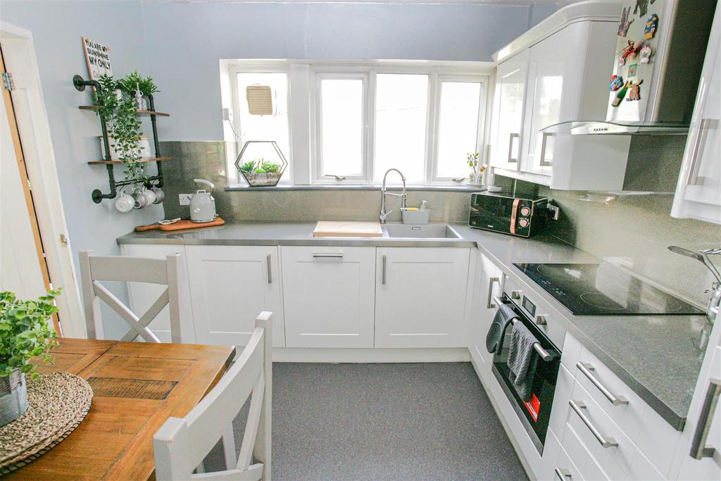 Oldcastle Avenue, Bradwell, Newcastle 3 bed semidetached house £165,000