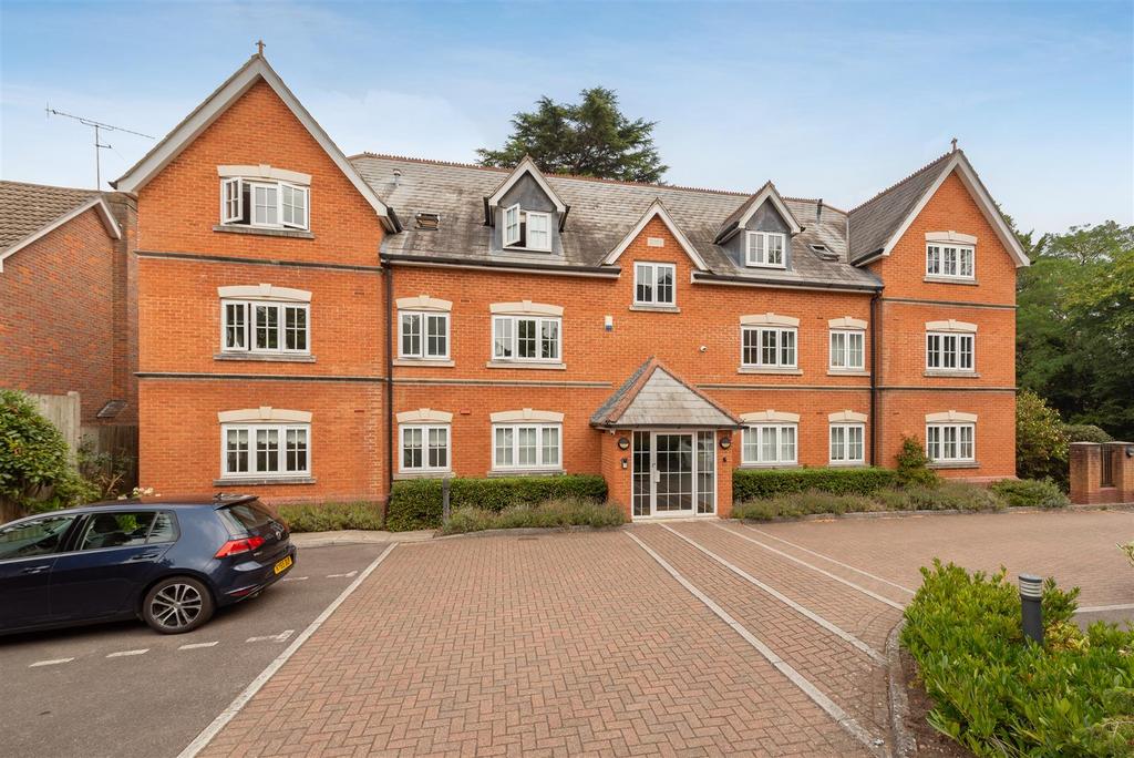 Jays Court, Sunninghill 2 bed flat for sale £350,000