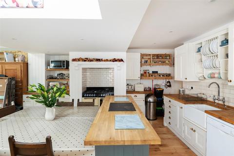 8 Howard Road, Reigate, RH2 7JE