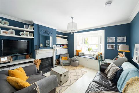 8 Howard Road, Reigate, RH2 7JE