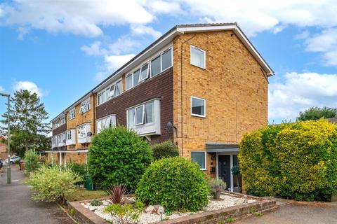 17 Ash Close, Merstham, Redhill, RH1 3HJ