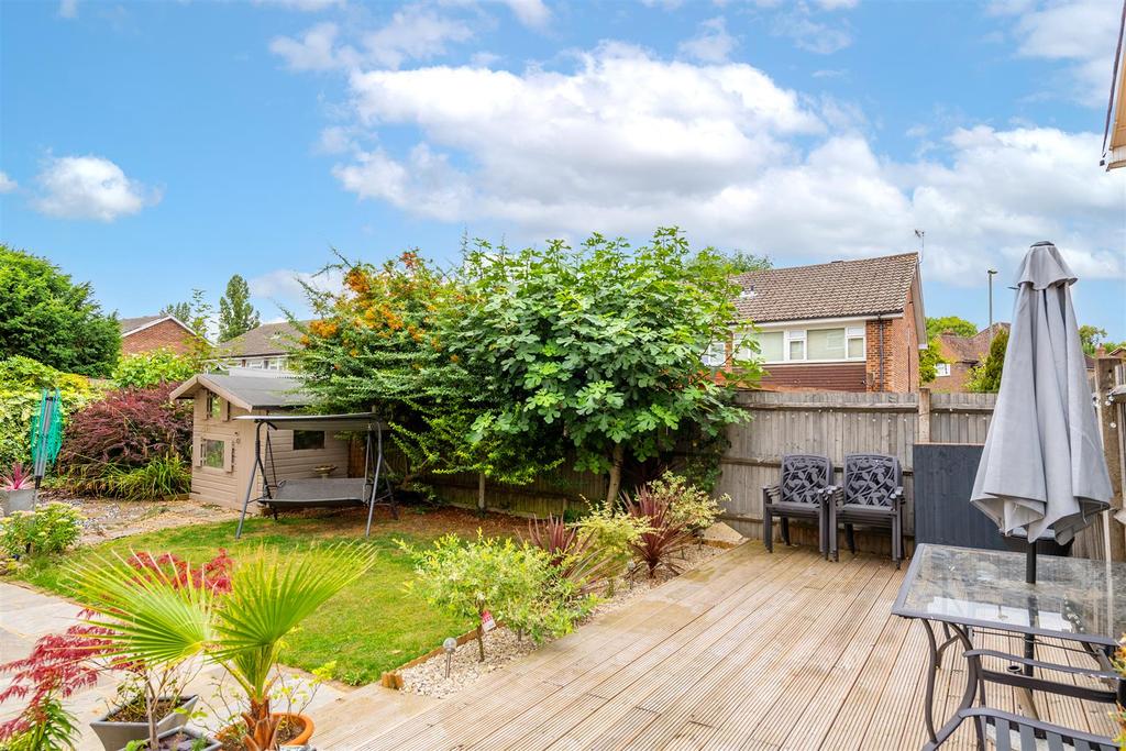 Ash Close, Merstham, Redhill 2 bed £350,000