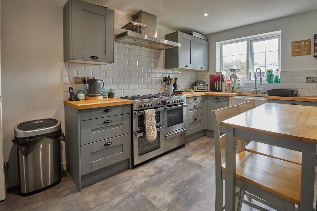Kerry Close, Barwell 4 bed townhouse £230,000