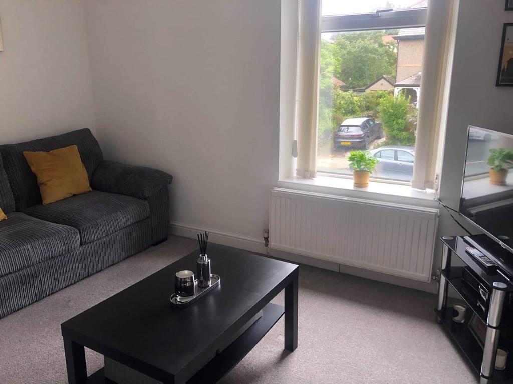 Barton Road, Lancaster 2 bed apartment £650 pcm (£150 pw)