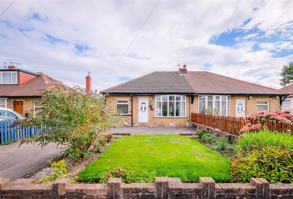 Southlands Grove, Thornton, Bradford 2 bed semidetached bungalow £