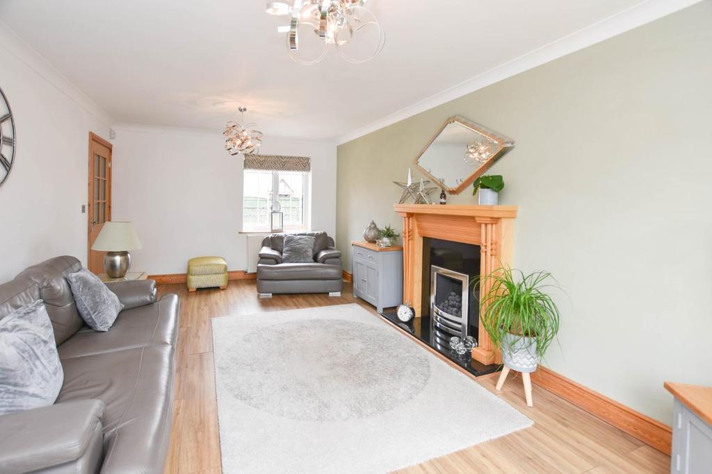 Deepdale, Leigh, WN7 3EG 4 bed detached house £350,000
