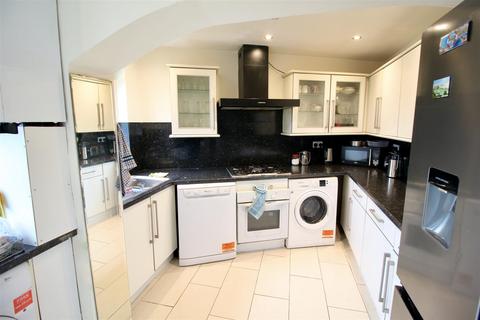 4 bedroom semi-detached house for sale - Rothesay Avenue, Greenford