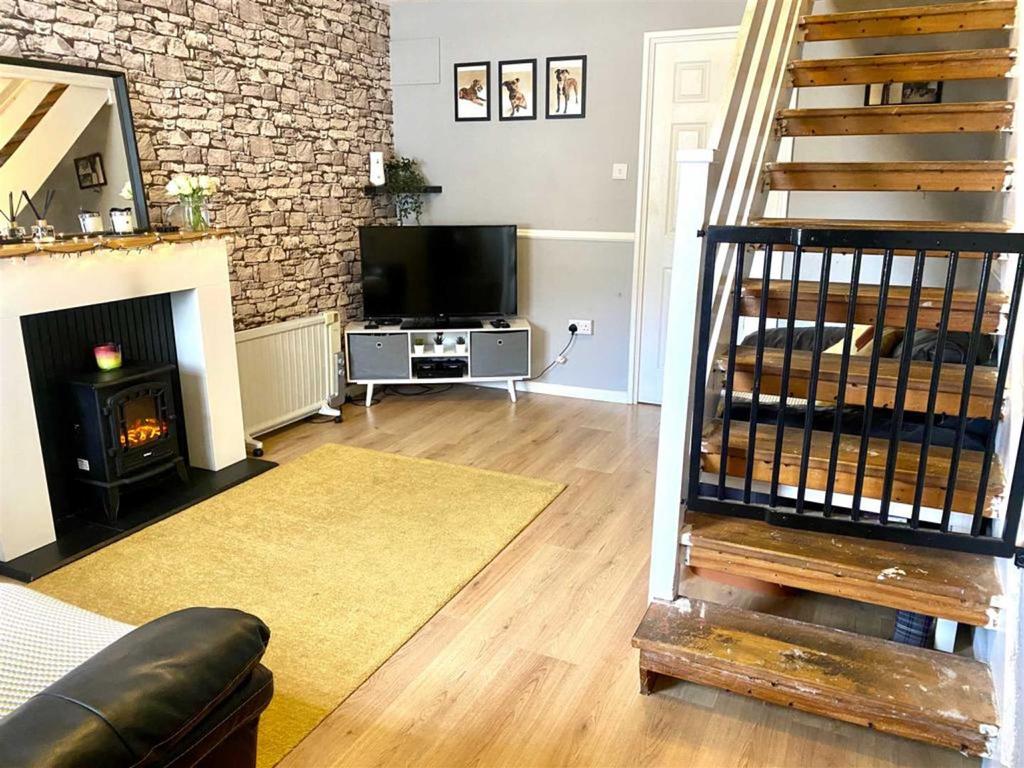 Lakin Drive, Highlight Park, Barry 2 bed semidetached house £220,000