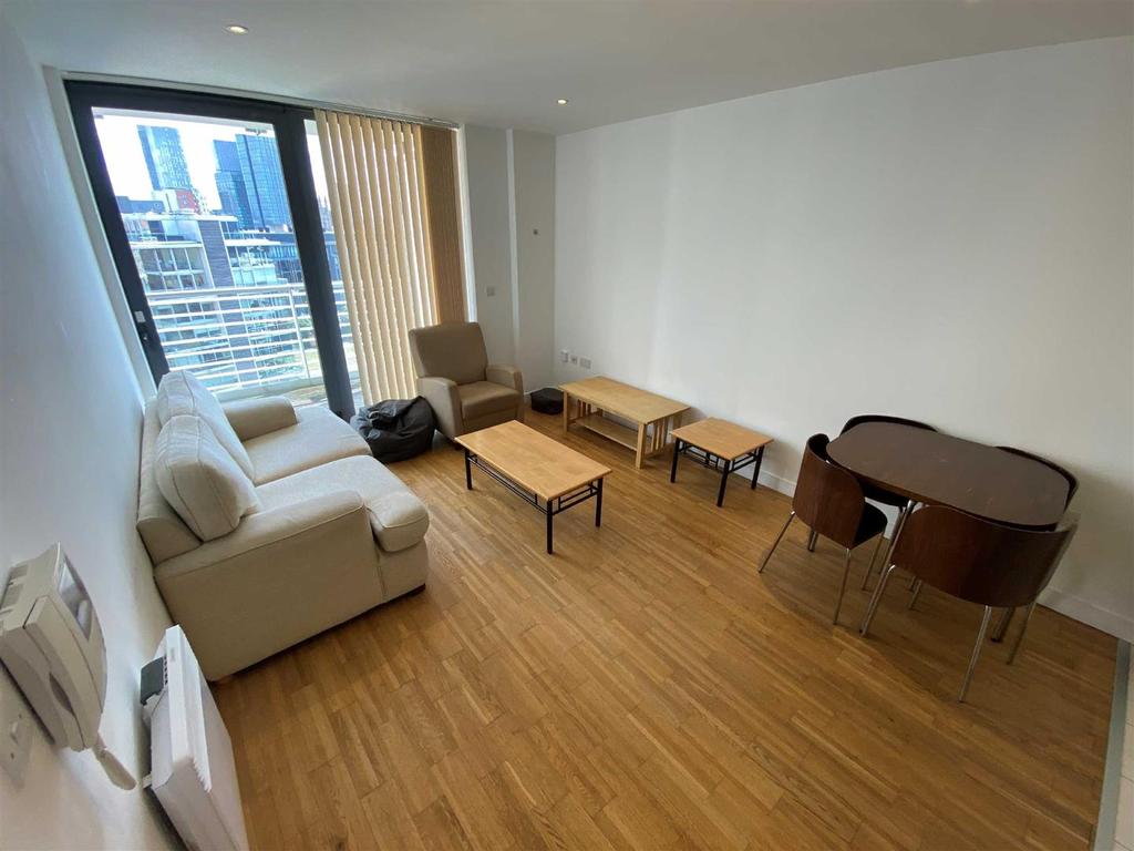 St Island, 4 Kelso Place... 2 bed flat £1,200 pcm (£277 pw)