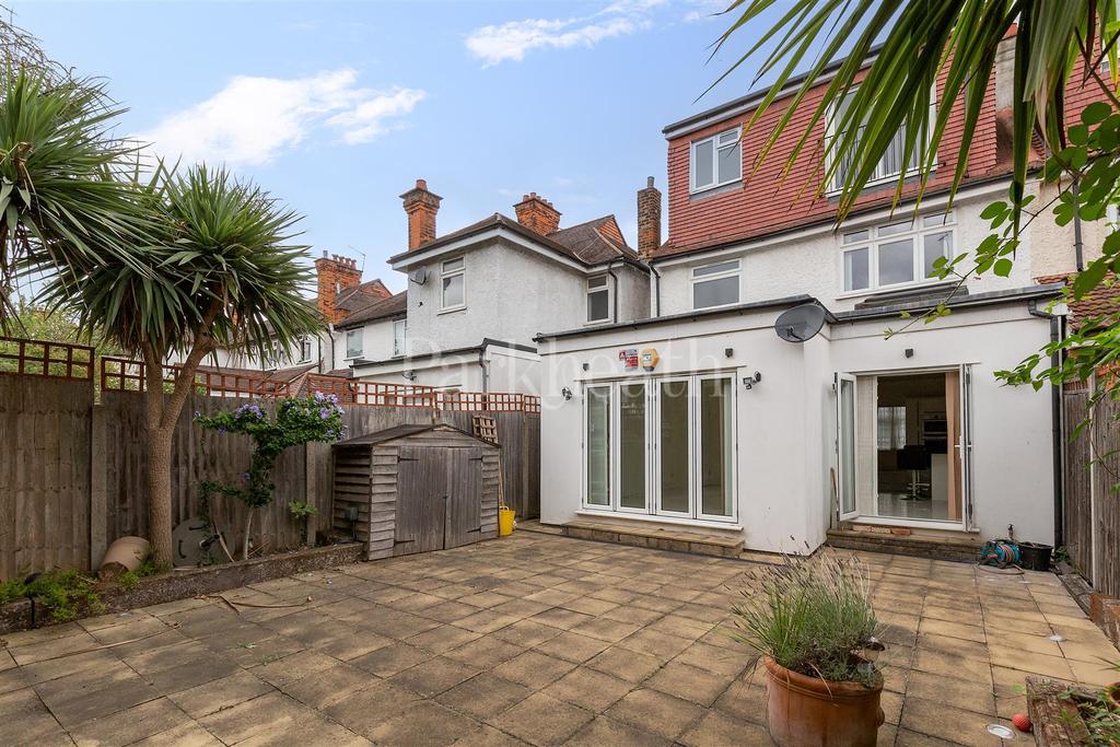 Gainsborough Gardens, Golders Green NW11 5 bed house £4,250 pcm (£981 pw)