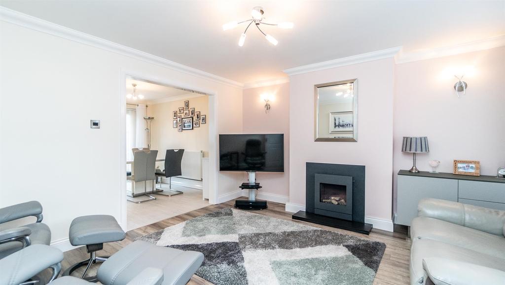 Churchill Drive, Ruddington, Nottingham 3 bed semidetached house £