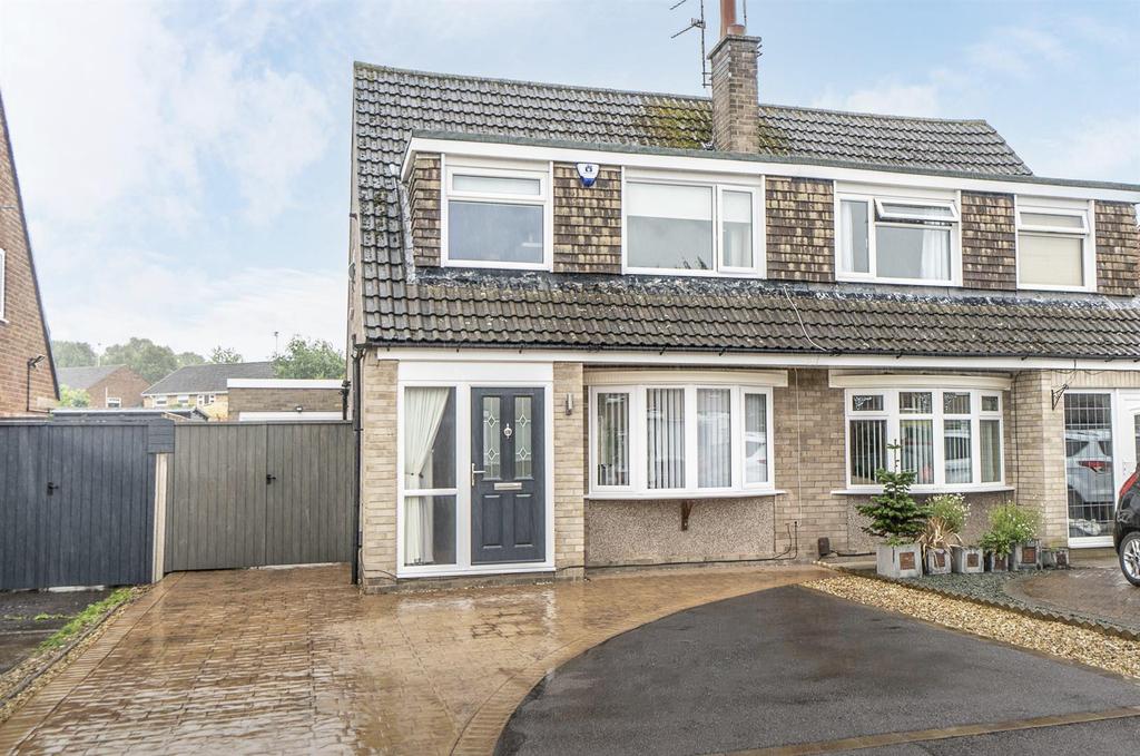 Churchill Drive, Ruddington, Nottingham 3 bed semidetached house £