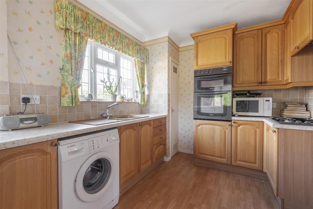 Aspen Avenue, Bedford 3 bed detached bungalow £500,000
