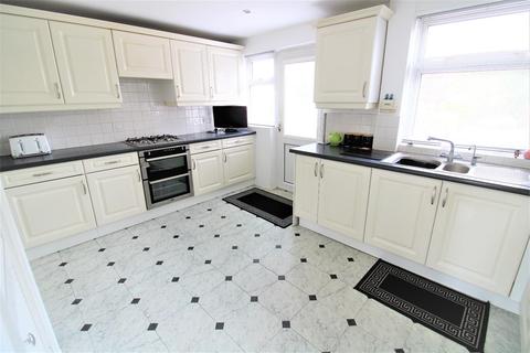 25 Berkeley Avenue, Bexleyheath, DA7 4TY